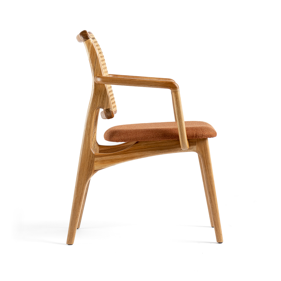 Cadeira Pitanga com braço 900x900 (4)